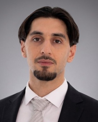 Taylan Özgur, jurist och grundare